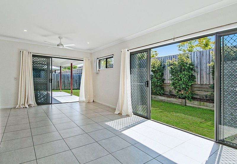 Photo - 20 Bindra Street, Holmview QLD 4207 - Image 7