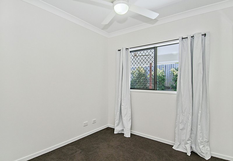 Photo - 20 Bindra Street, Holmview QLD 4207 - Image 12