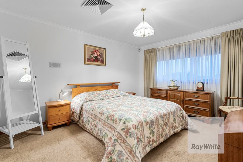 Photo - 20 Binnak Drive, Watsonia North VIC 3087 - Image 10