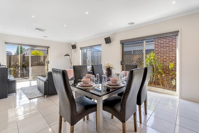 Photo - 20 Black Wattle Road, Craigieburn VIC 3064 - Image 6