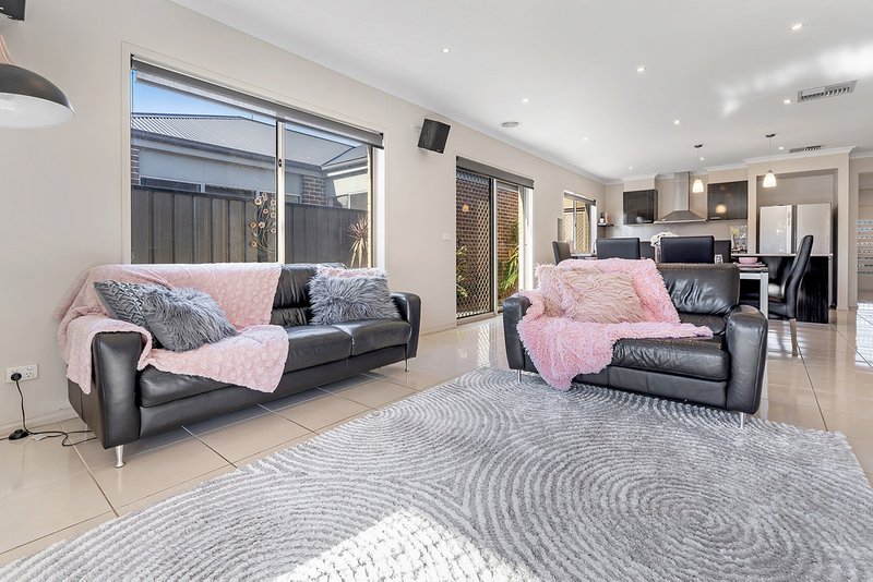 Photo - 20 Black Wattle Road, Craigieburn VIC 3064 - Image 7