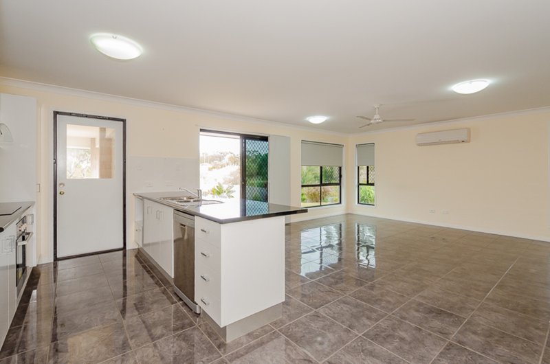 Photo - 20 Blackburn Court, Kirkwood QLD 4680 - Image 5