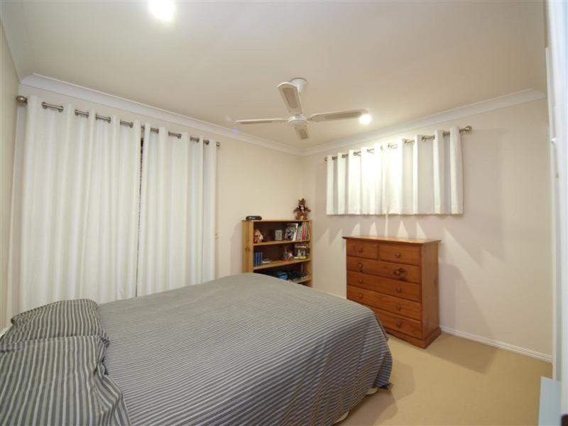 Photo - 20 Boondooma Circuit, Albany Creek QLD 4035 - Image 11