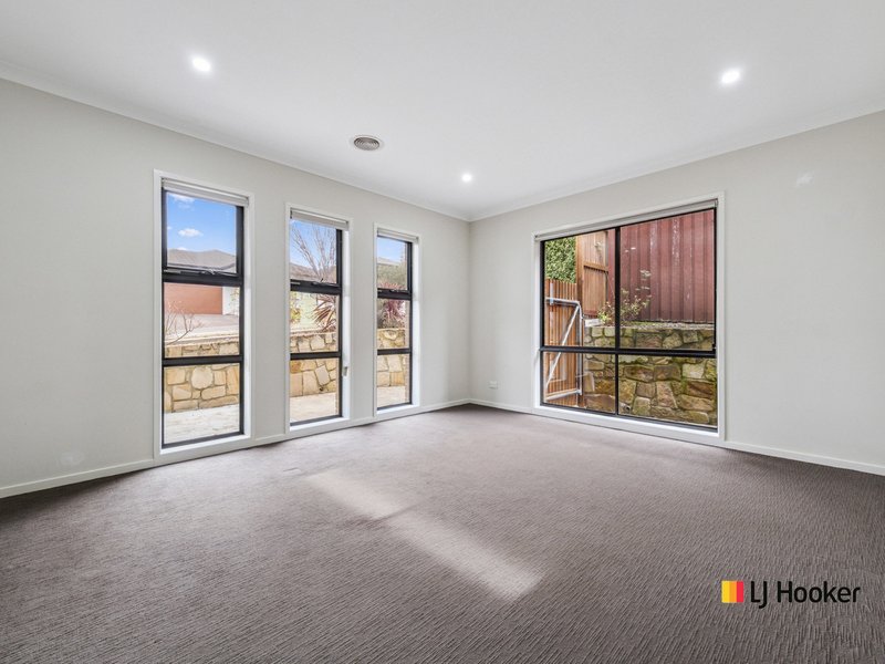 Photo - 20 Bott Crescent, Casey ACT 2913 - Image 2