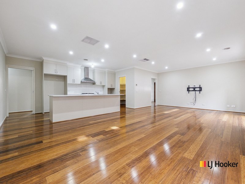 Photo - 20 Bott Crescent, Casey ACT 2913 - Image 4