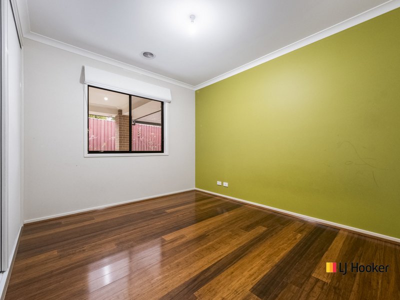 Photo - 20 Bott Crescent, Casey ACT 2913 - Image 7