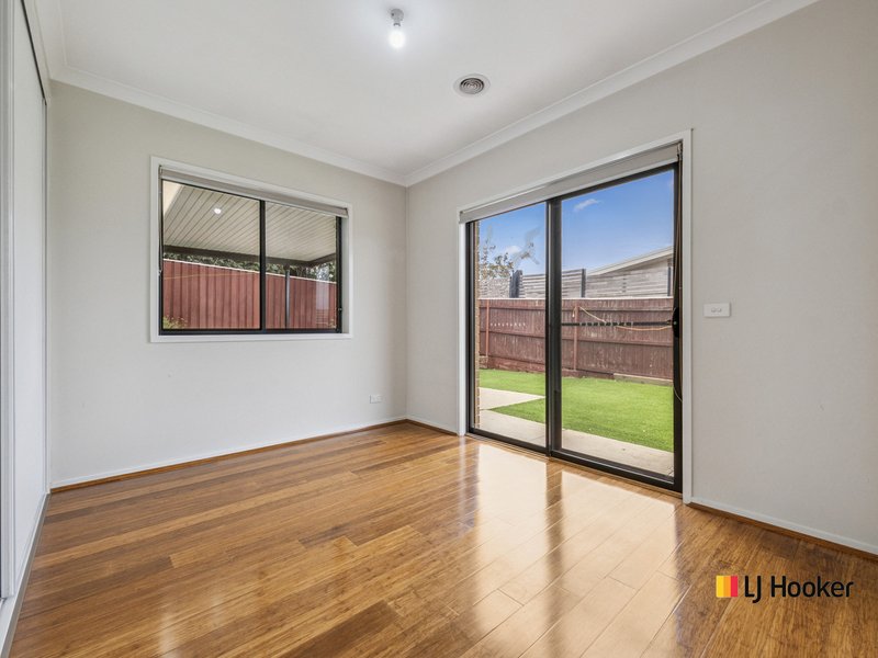 Photo - 20 Bott Crescent, Casey ACT 2913 - Image 8