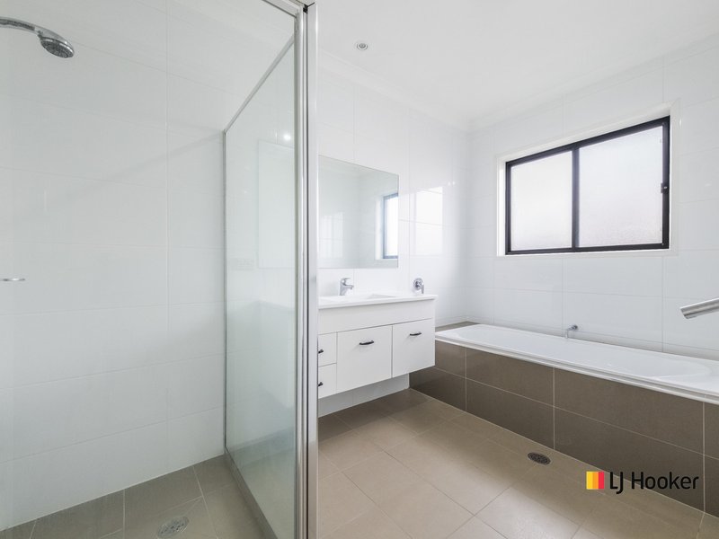Photo - 20 Bott Crescent, Casey ACT 2913 - Image 11