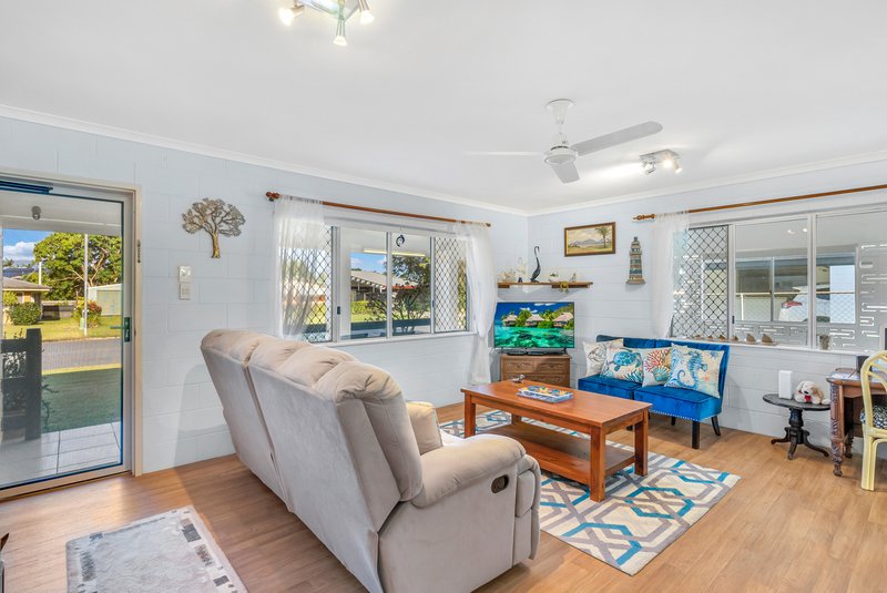 Photo - 20 Bottlebrush Street, Mooroobool QLD 4870 - Image 5