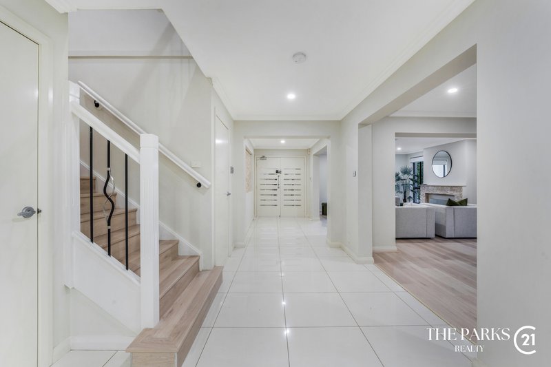 Photo - 20 Broadbent Avenue, Middleton Grange NSW 2171 - Image 3