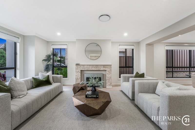 Photo - 20 Broadbent Avenue, Middleton Grange NSW 2171 - Image 4