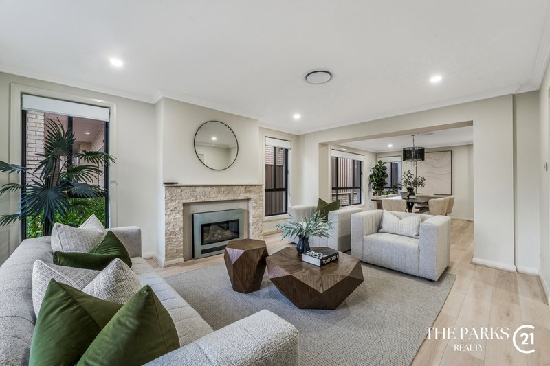 Photo - 20 Broadbent Avenue, Middleton Grange NSW 2171 - Image 5