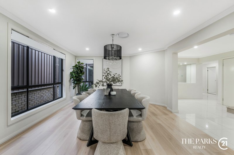 Photo - 20 Broadbent Avenue, Middleton Grange NSW 2171 - Image 6