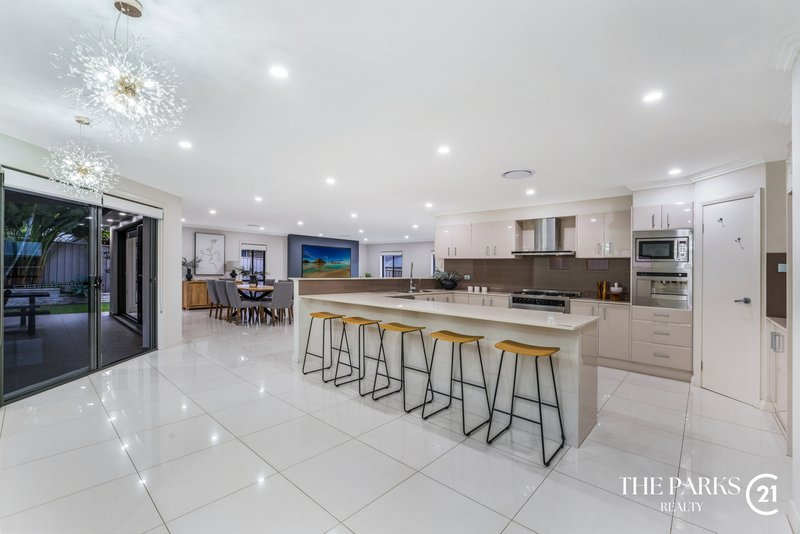 Photo - 20 Broadbent Avenue, Middleton Grange NSW 2171 - Image 8