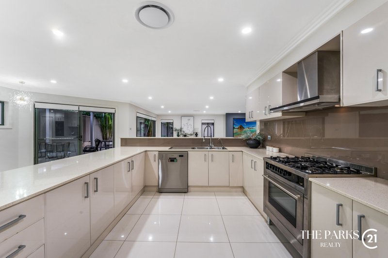 Photo - 20 Broadbent Avenue, Middleton Grange NSW 2171 - Image 10