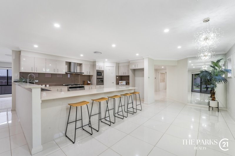 Photo - 20 Broadbent Avenue, Middleton Grange NSW 2171 - Image 11