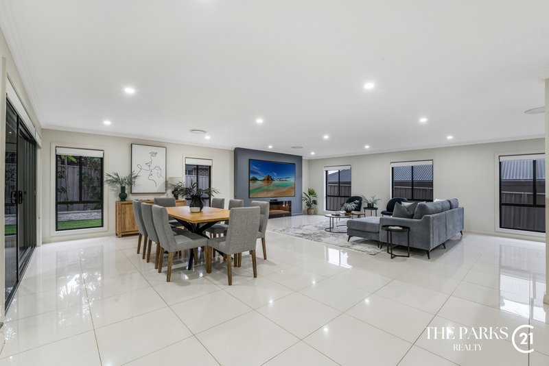 Photo - 20 Broadbent Avenue, Middleton Grange NSW 2171 - Image 12