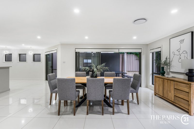 Photo - 20 Broadbent Avenue, Middleton Grange NSW 2171 - Image 16