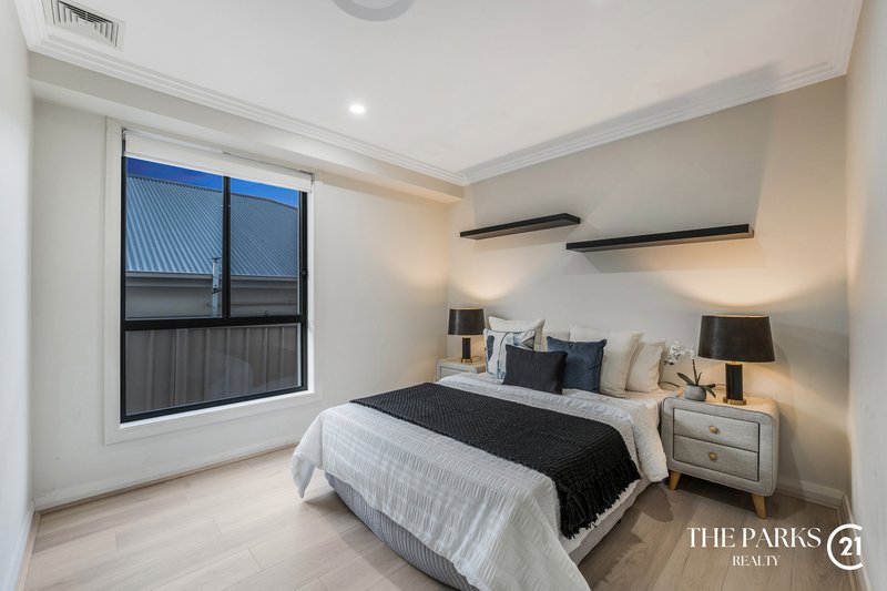 Photo - 20 Broadbent Avenue, Middleton Grange NSW 2171 - Image 18