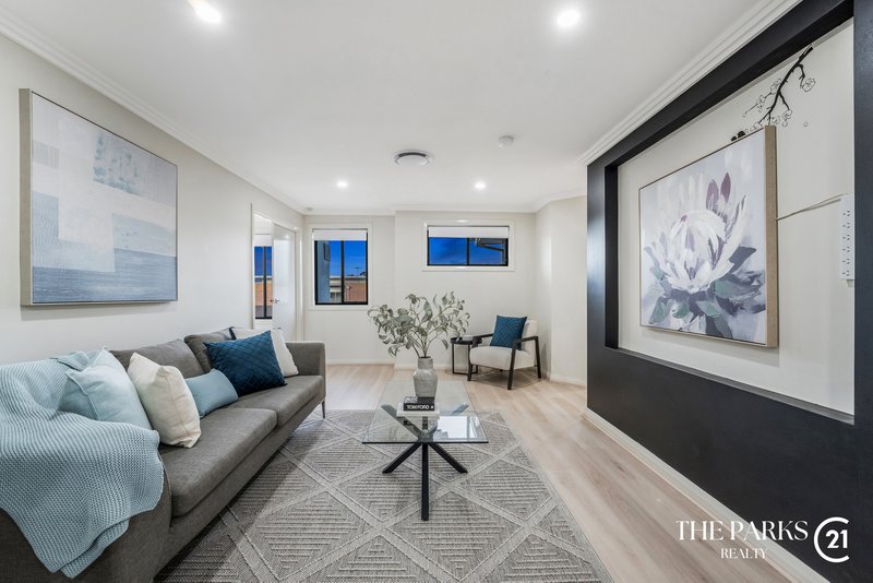 Photo - 20 Broadbent Avenue, Middleton Grange NSW 2171 - Image 22