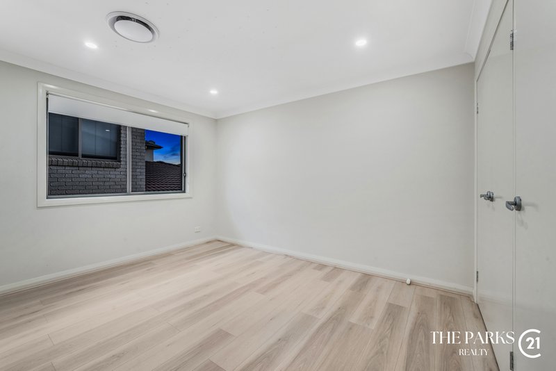 Photo - 20 Broadbent Avenue, Middleton Grange NSW 2171 - Image 24