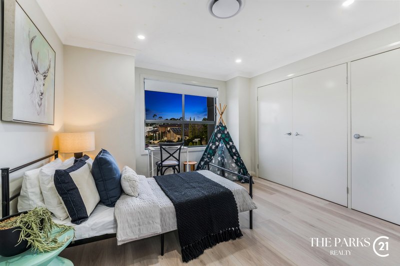 Photo - 20 Broadbent Avenue, Middleton Grange NSW 2171 - Image 26