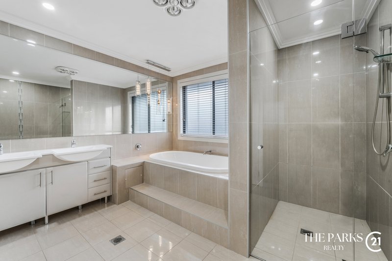 Photo - 20 Broadbent Avenue, Middleton Grange NSW 2171 - Image 28