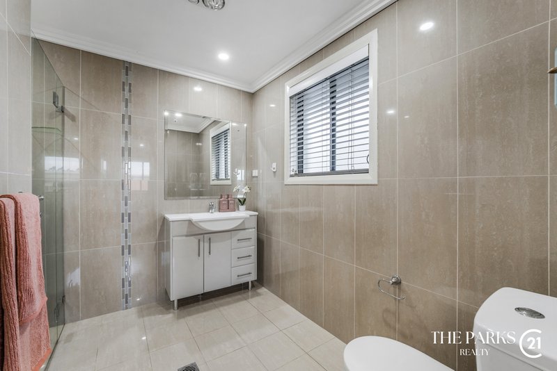 Photo - 20 Broadbent Avenue, Middleton Grange NSW 2171 - Image 31