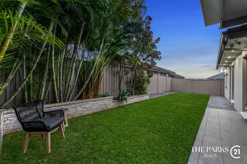 Photo - 20 Broadbent Avenue, Middleton Grange NSW 2171 - Image 33