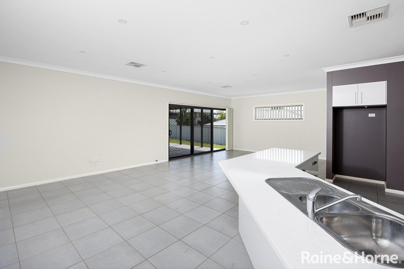 Photo - 20 Brownlow Drive, Bourkelands NSW 2650 - Image 3