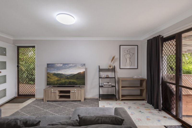 Photo - 20 Bruntnell Street, Kearneys Spring QLD 4350 - Image 2