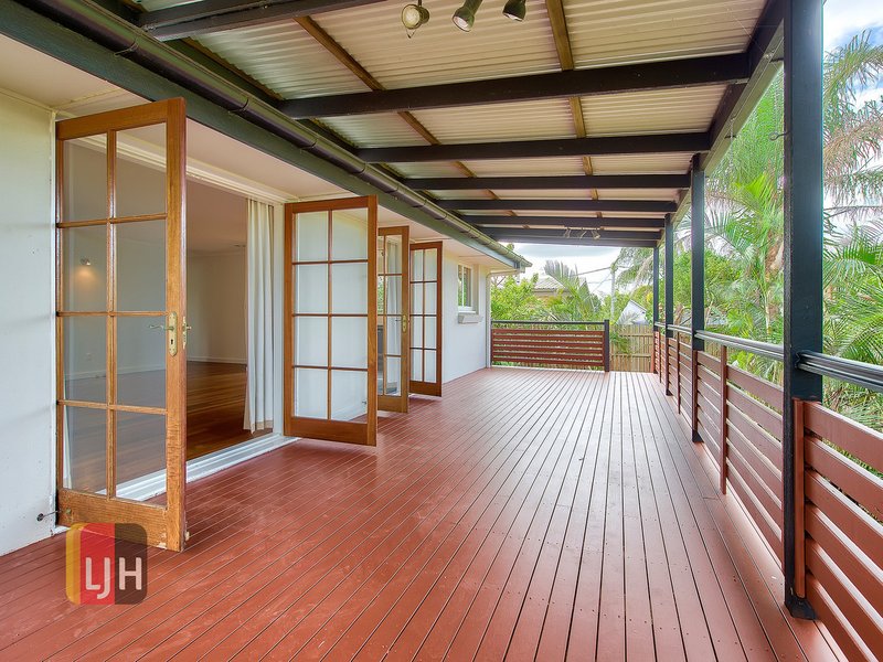 Photo - 20 Burbank Street, Stafford Heights QLD 4053 - Image 4