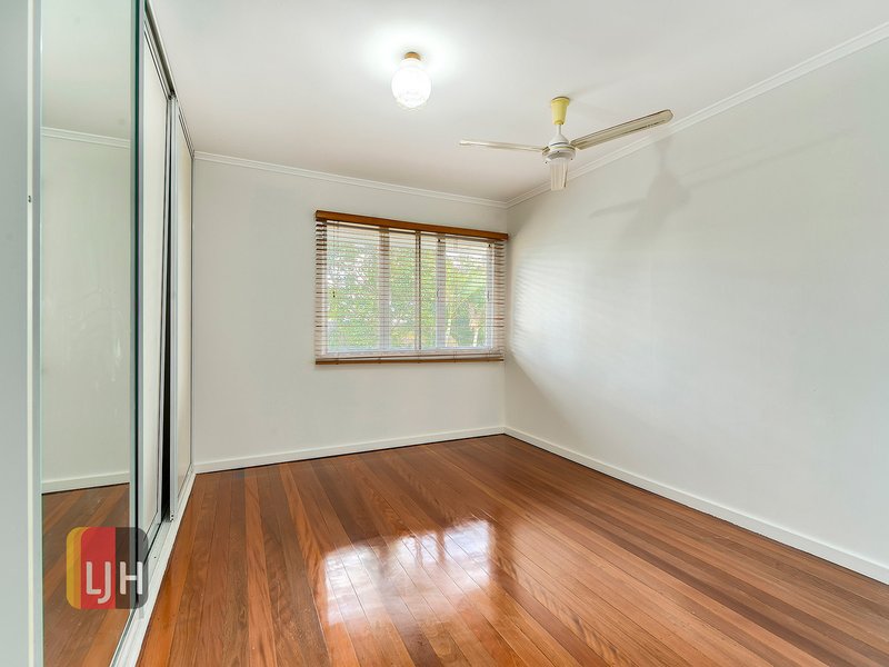 Photo - 20 Burbank Street, Stafford Heights QLD 4053 - Image 7