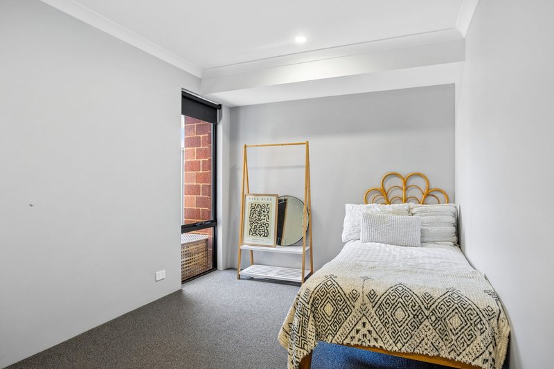 Photo - 20 Burnett Road, Brabham WA 6055 - Image 12