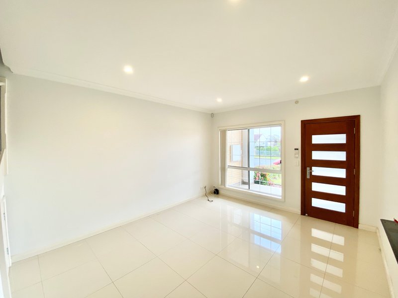 Photo - 20 Byrd Street, Canley Heights NSW 2166 - Image 3