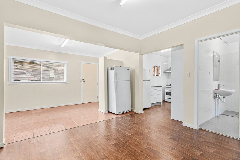 Photo - 20 Campbell Street, Wollongong NSW 2500 - Image 4