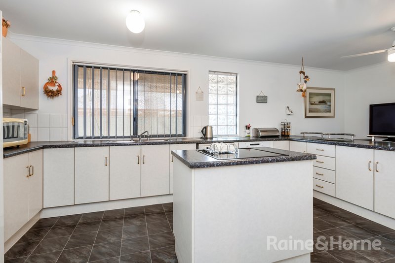 Photo - 20 Canala Court, Two Wells SA 5501 - Image 3