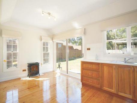 Photo - 20 Canterbury Street, Brown Hill VIC 3350 - Image 4