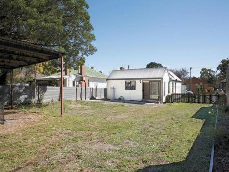 Photo - 20 Canterbury Street, Brown Hill VIC 3350 - Image 6