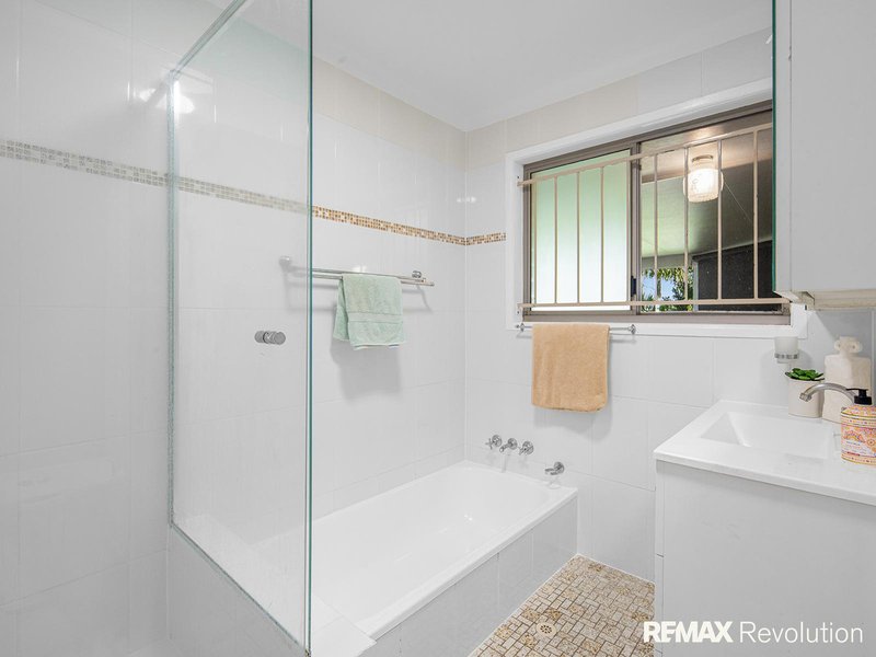 Photo - 20 Carbora Street, Mansfield QLD 4122 - Image 18