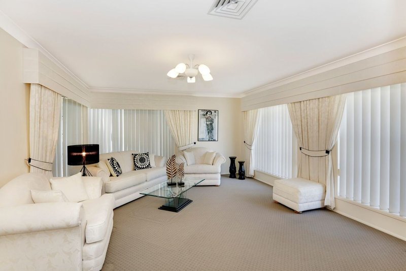 Photo - 20 Carlon Crescent, Farmborough Heights NSW 2526 - Image 2