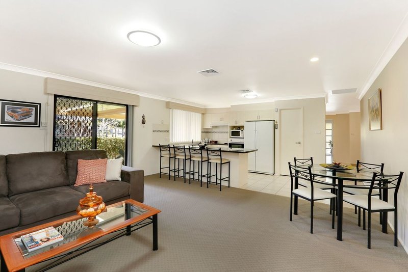 Photo - 20 Carlon Crescent, Farmborough Heights NSW 2526 - Image 3