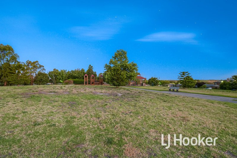 Photo - 20 Caversham Terrace, Lynbrook VIC 3975 - Image 21