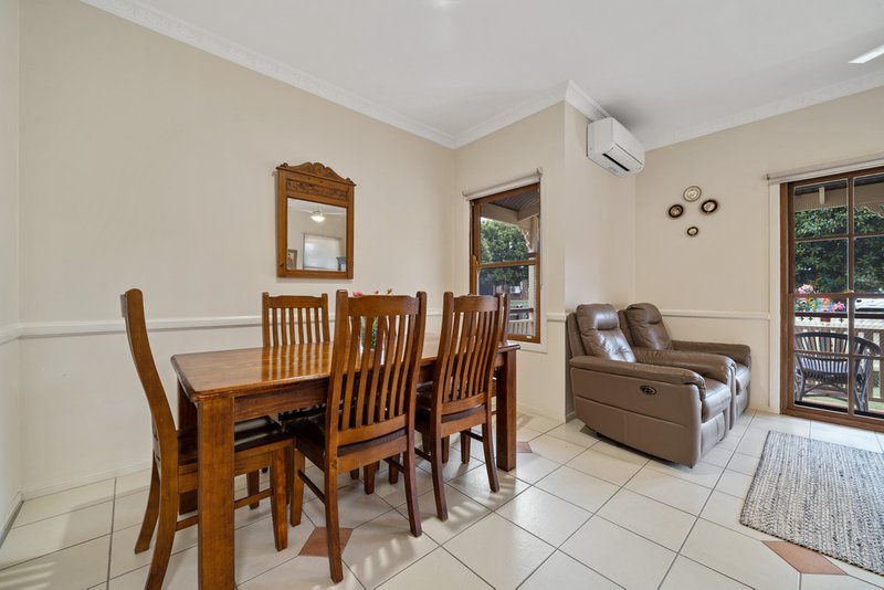 Photo - 20 Chelsea Place, Forest Lake QLD 4078 - Image 8