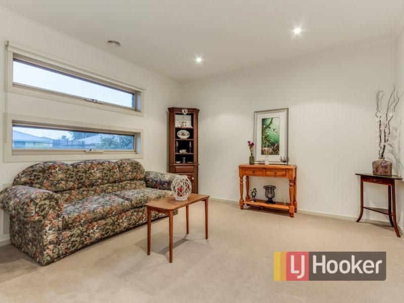 Photo - 20 Cherry Blossom Chase, Pakenham VIC 3810 - Image 9