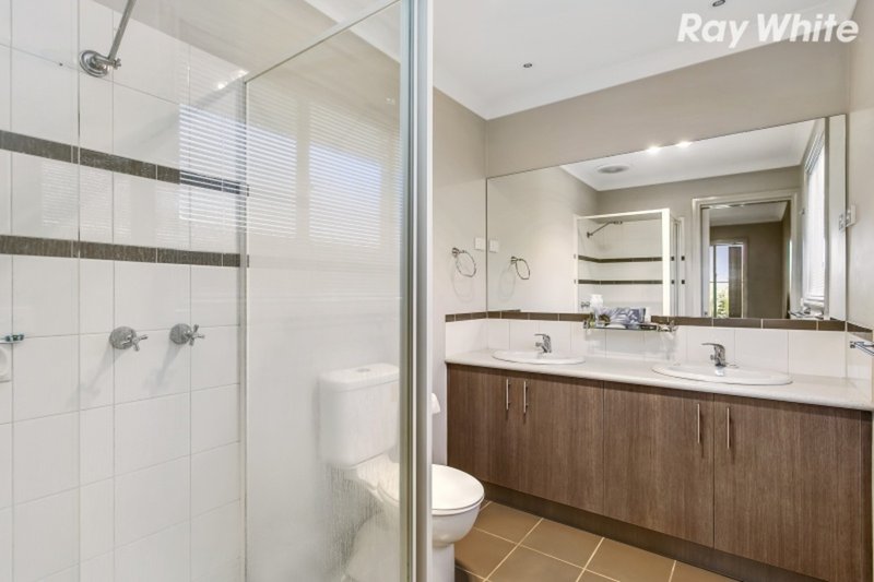 Photo - 20 Chestnut Chase, Pakenham VIC 3810 - Image 7