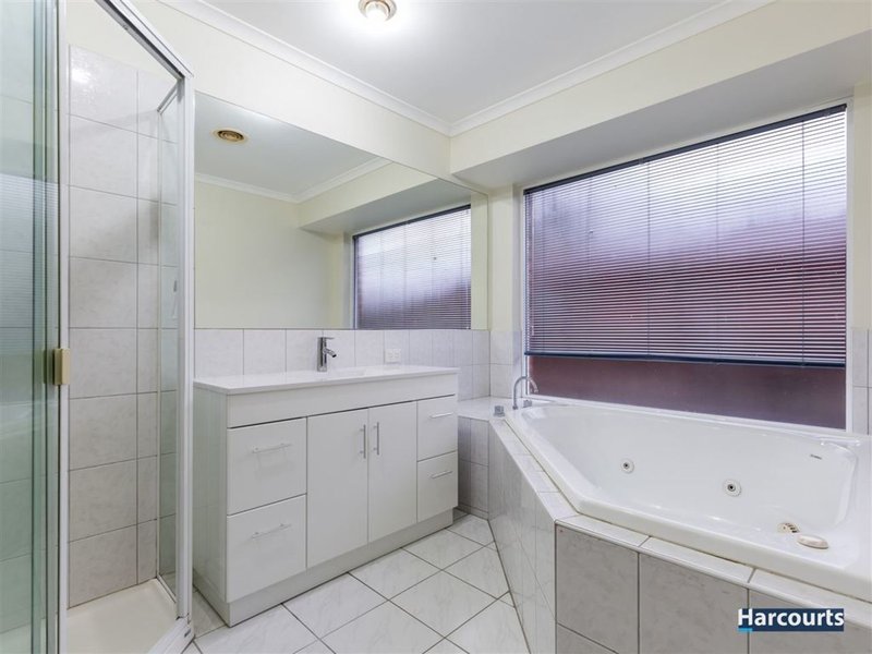 Photo - 20 Clauscen Drive, Rowville VIC 3178 - Image 5