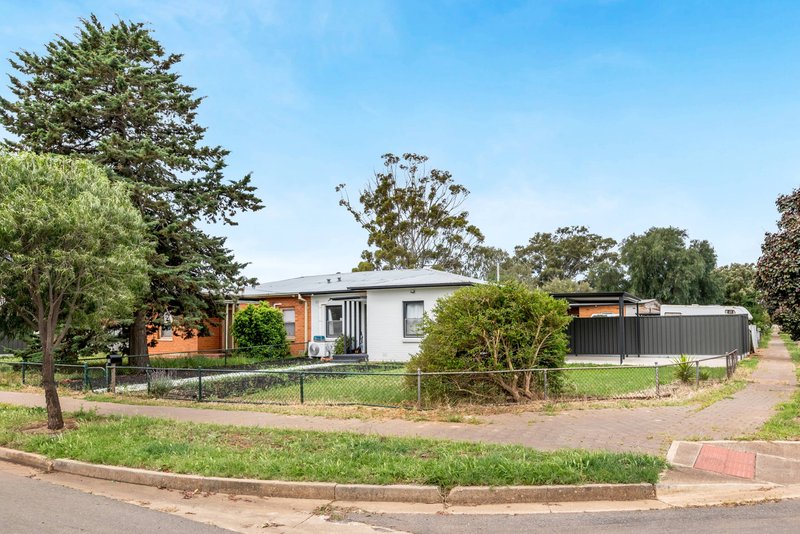 Photo - 20 Cockshell Street, Davoren Park SA 5113 - Image 3