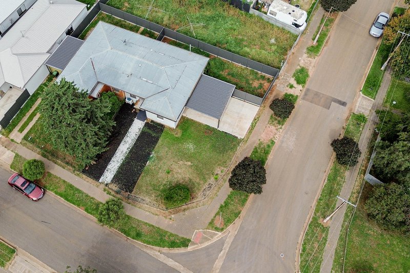 Photo - 20 Cockshell Street, Davoren Park SA 5113 - Image 16