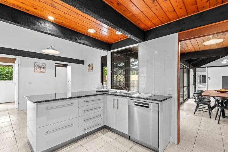 Photo - 20 Conebush Crescent, Bellbowrie QLD 4070 - Image 3